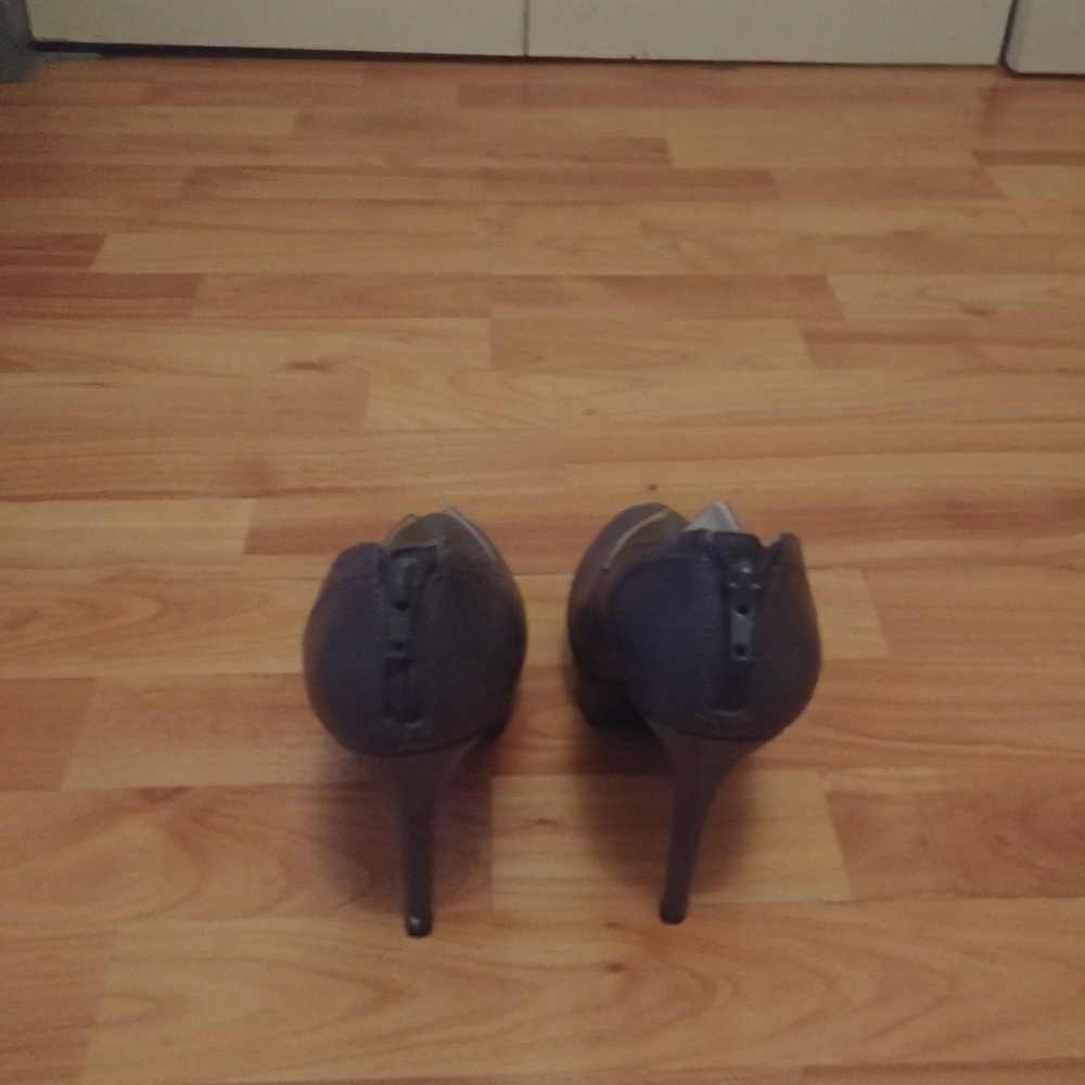 Shoes - Picture 3 of 4